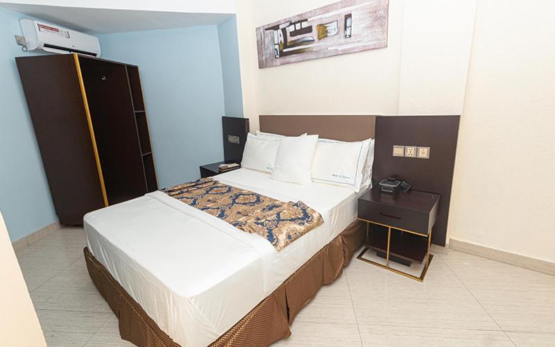 Hotel Le Figaro 두알라 외부 사진