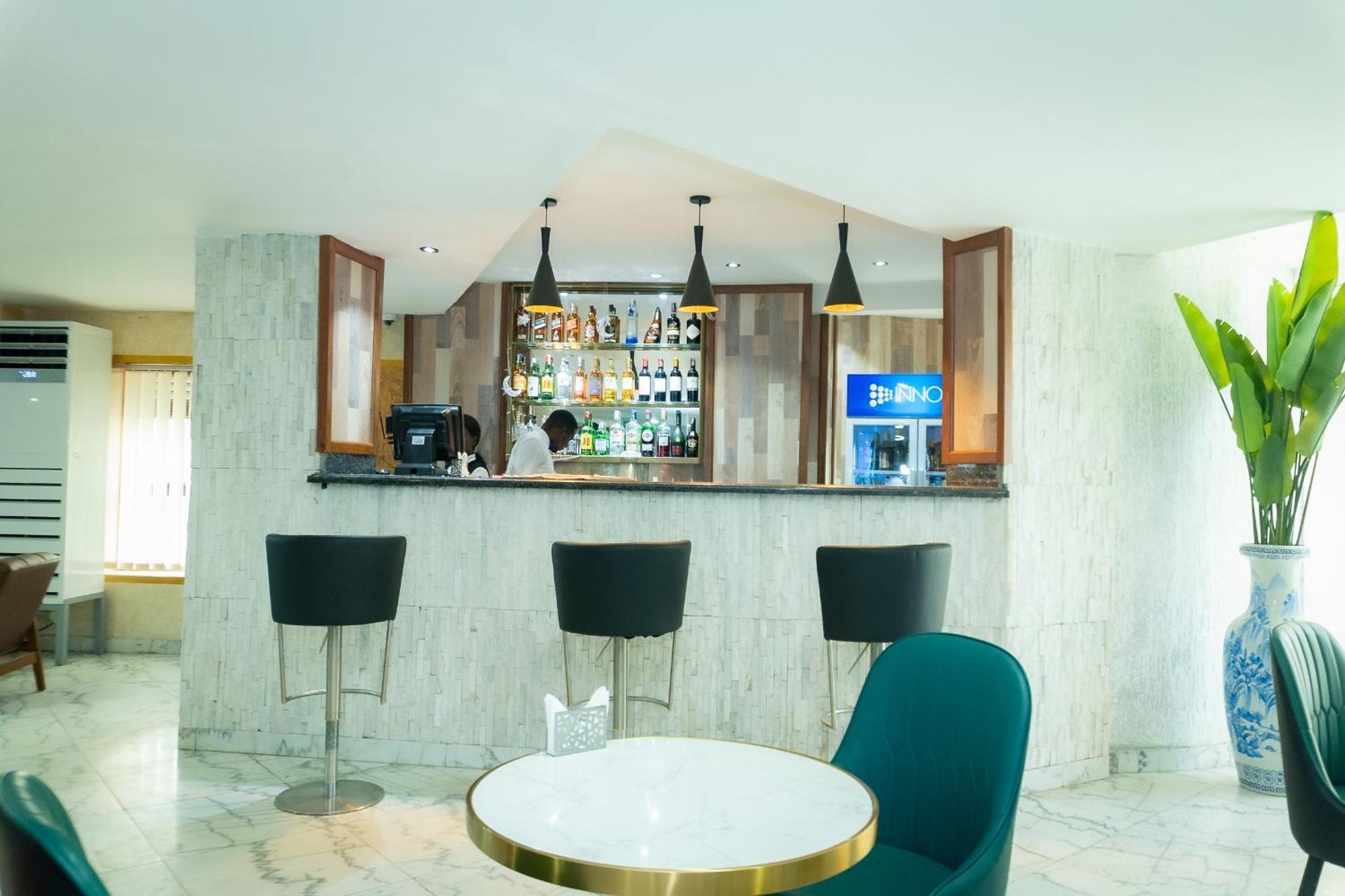 Hotel Le Figaro 두알라 외부 사진